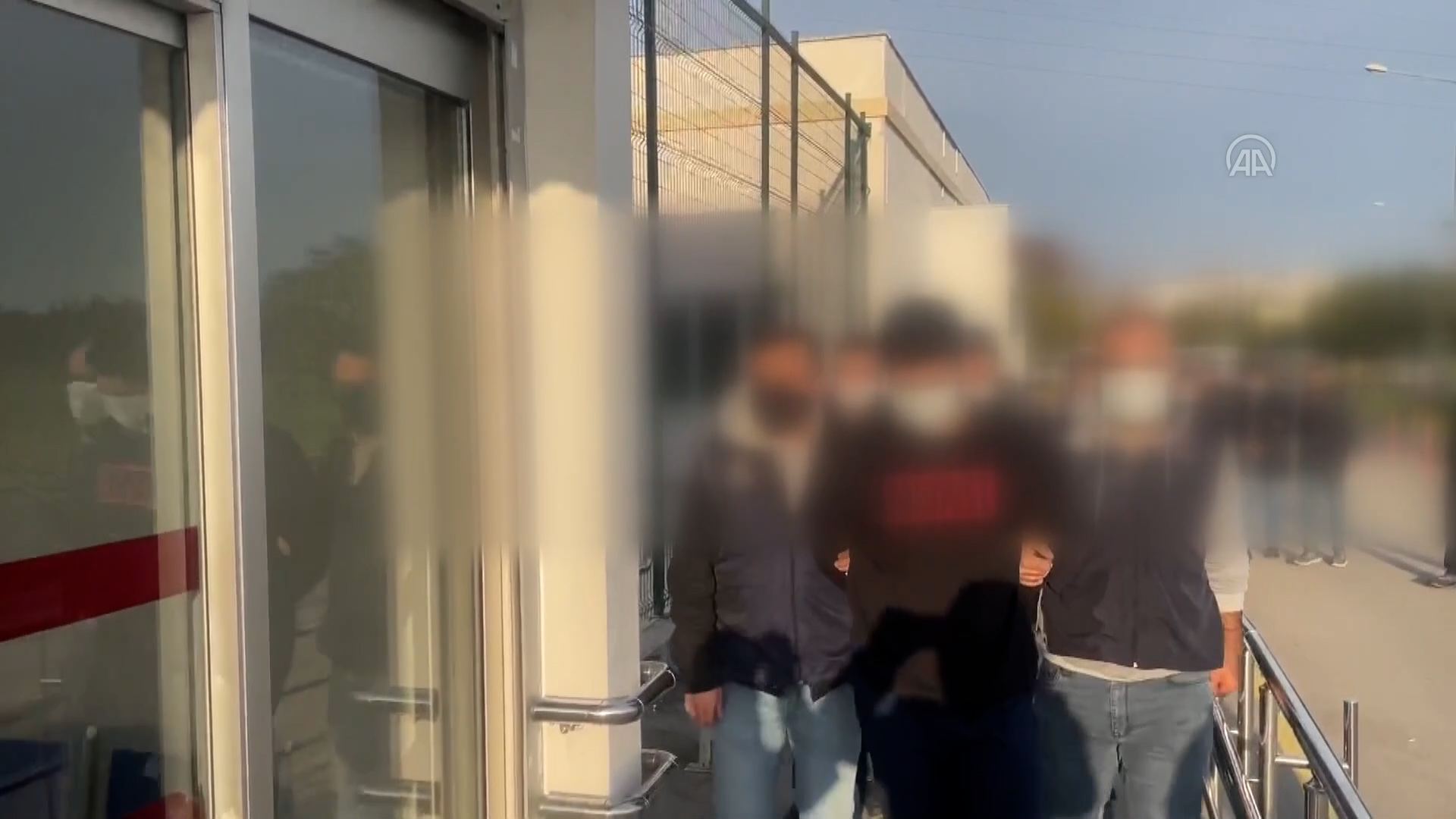 Adana'da FETÖ Operasyonunda 15 Zanlı Yakalandı