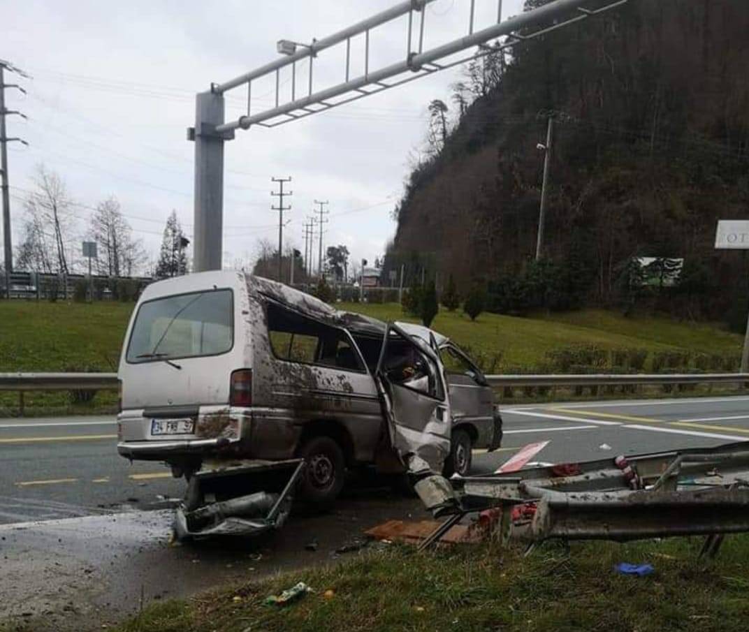 Sürmene Çamburnu Tünel Girişinde Kaza...  