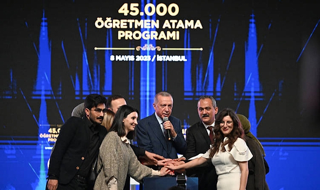 Cumhurbaşkanı Erdoğan: Tek kalemde cumhuriyet tarihimizin en büyük öğretmen atamasını gerçekleştiriyoruz