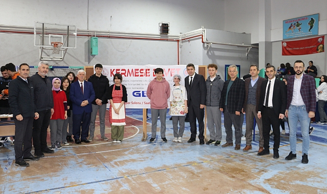 Of'ta depremzede öğrenciler yararına kermes düzenlendi
