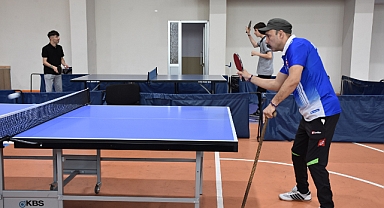 "Yürüyemezsin" denilse de ayağa kalktı, masa tenisinde final hedefi koydu -