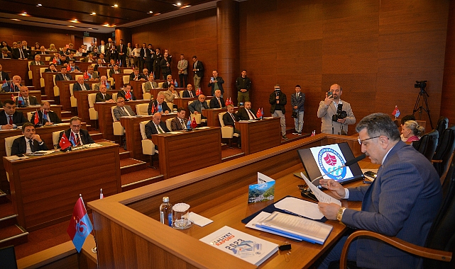 BAŞKAN GENÇ BORÇ KONUSUNA AÇIKLIK GETİRDİ “ALGIYA MÜSAADE ETMEYECEĞİM”