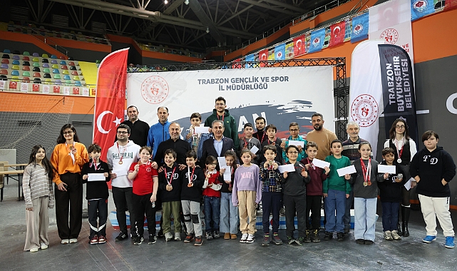 SATRANÇ TURNUVASI’NDA DERECEYE GİRENLER ÖDÜLLENDİRİLDİ