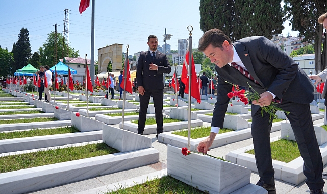BAŞKAN KAYA, BAYRAM ARİFESİNDE ŞEHİTLİĞİ ZİYARET ETTİ