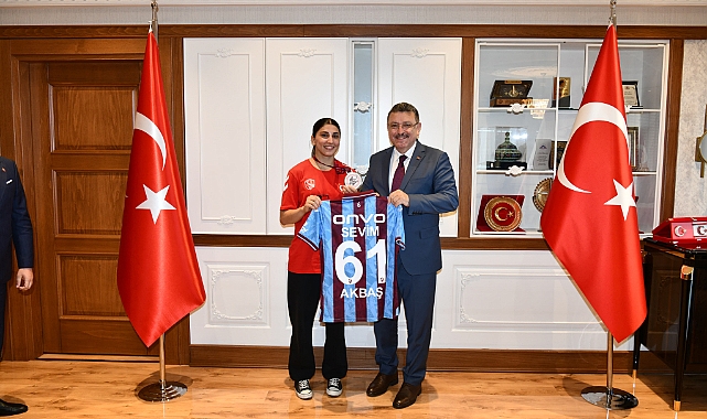 BAŞKAN GENÇ, AVRUPA ŞAMPİYONU SPORCULARI AĞIRLADI
