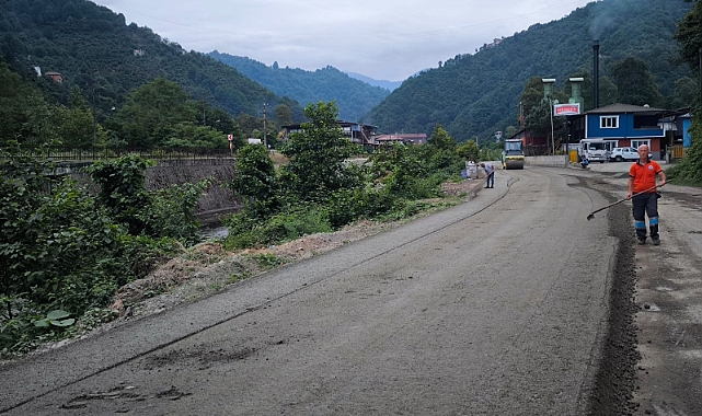 BÜYÜKŞEHİR, 2 GÜNDE 2 BİN 700 METRE KURU BETON SERDİ