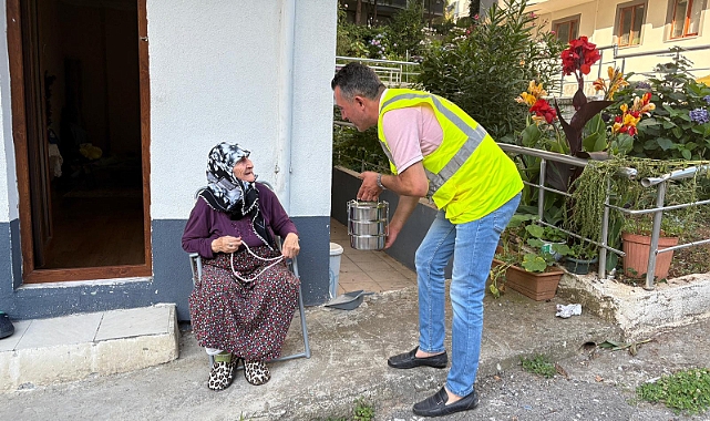 ORTAHİSAR BELEDİYESİ, İHTİYAÇ SAHİPLERİNİN EVLERİNE SICAK YEMEK HİZMETİNİ BAŞLATTI