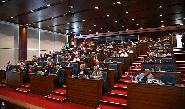 ZORLU, HANİFE HATUN CAMİİ'NİN ETRAFINDAKİ YAPILARIN DURUMUNU SORDU