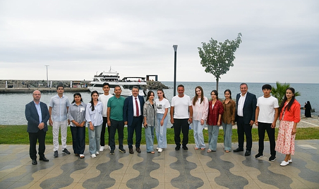 BAŞKAN GENÇ, ÖZBEK ÖĞRENCİLERLE YEMEKTE BULUŞTU