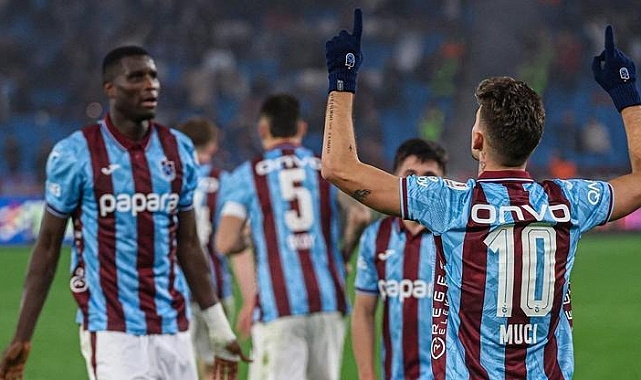 Fırtına Yine Geriden Gelerek Esti