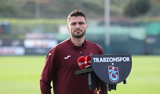 Futbolcumuz Okay Yokuşlu basın toplantısı düzenledi