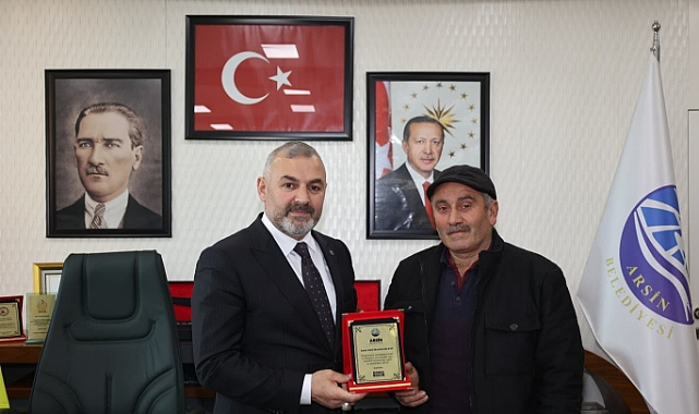 Başkan Bilgin’den emekliye ayrılan personellere plaket ONLARIN EMEKLERİ