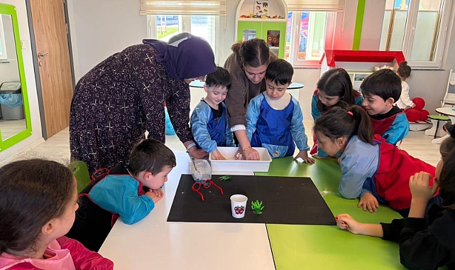 ÇOCUKLAR ARA TATİLDE ÇİLEKLİ DÜŞLER'E AKIN ETTİ
