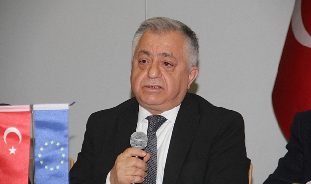 AKAÇ, ZARARLI BÖCEKLERLE MÜCADELE İÇİN PLANLAMA ÇAĞRISI YAPTI