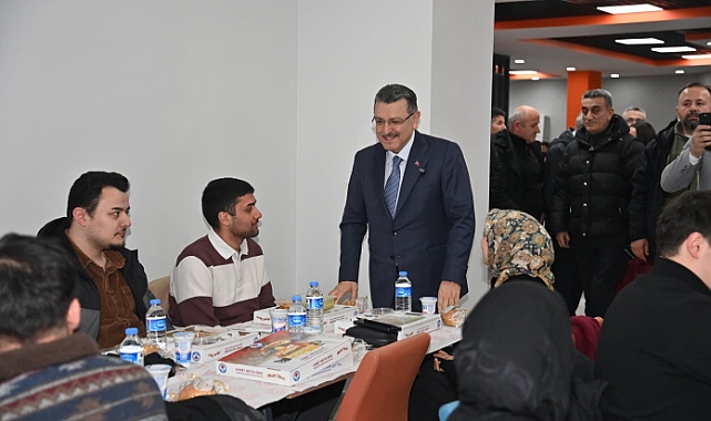 BAŞKAN GENÇ, TRABZON ÜNİVERSİTESİ ÖĞRENCİLERİYLE İFTAR SOFRASINDA BULUŞTU 