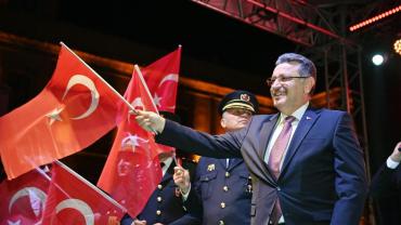 İSTİKLAL MARŞI MİLLETİMİZİN BAĞIMSIZLIK İRADESİNİ YANSITIYOR