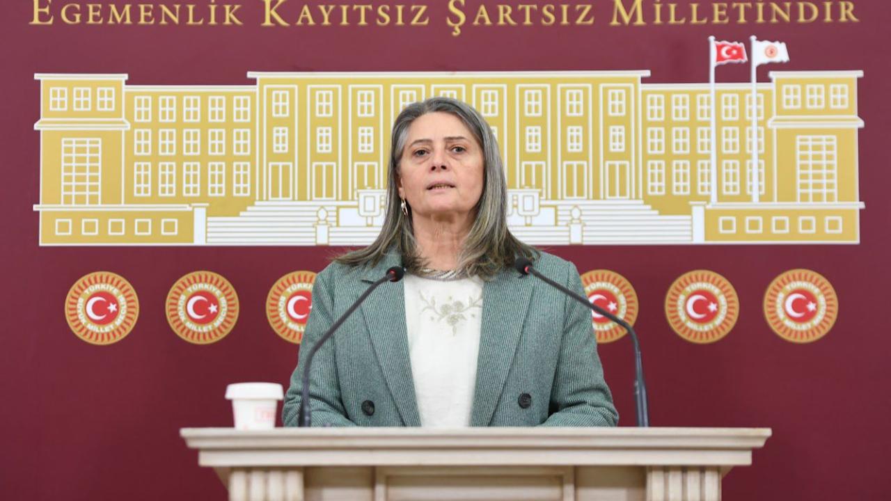 URALOĞLU’NA "PANKART" TEPKİSİ: "HUKUK KİŞİYE ÖZEL OLMAZ!"