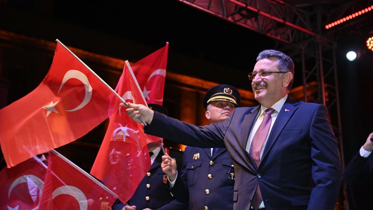 "19 MAYIS, KURTULUŞ MEŞALESİNİN YAKILDIĞI GÜNDÜR"