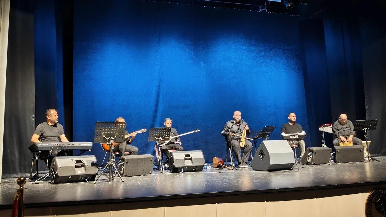 Adil Bal’dan 50. yıl sanat konseri ve imza töreni