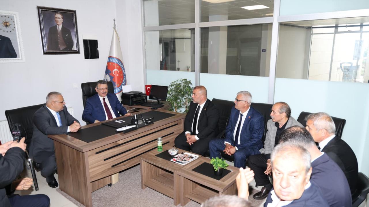 BAŞKAN GENÇ, MUHTARLARLA BAYRAMLAŞTI