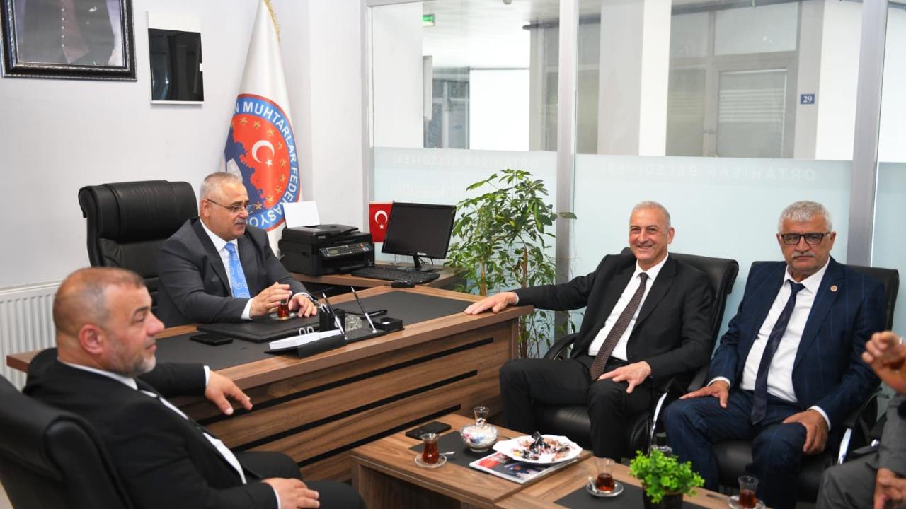 BAŞKAN YARDIMCISI ÖZÇİLİNGİR, MUHTARLARLA BAYRAMLAŞTI
