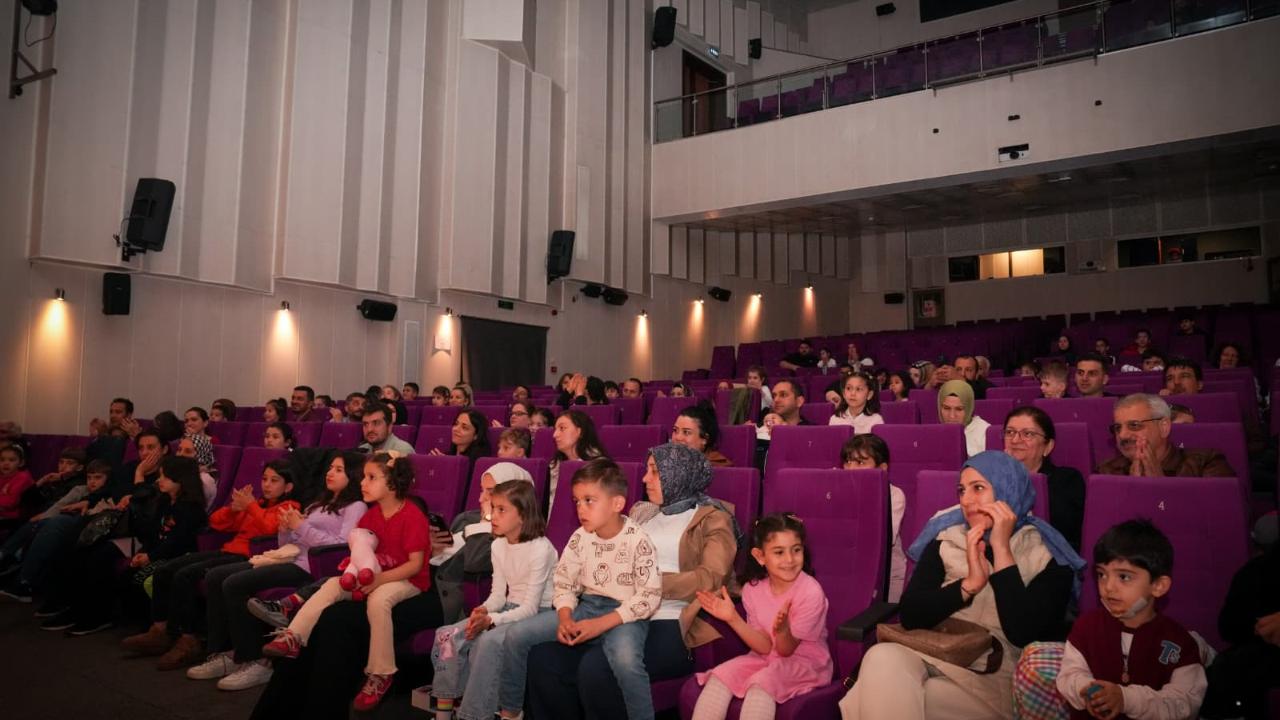 BÜYÜKŞEHİR’DEN ÇOCUKLARA TİYATRO ŞÖLENİ