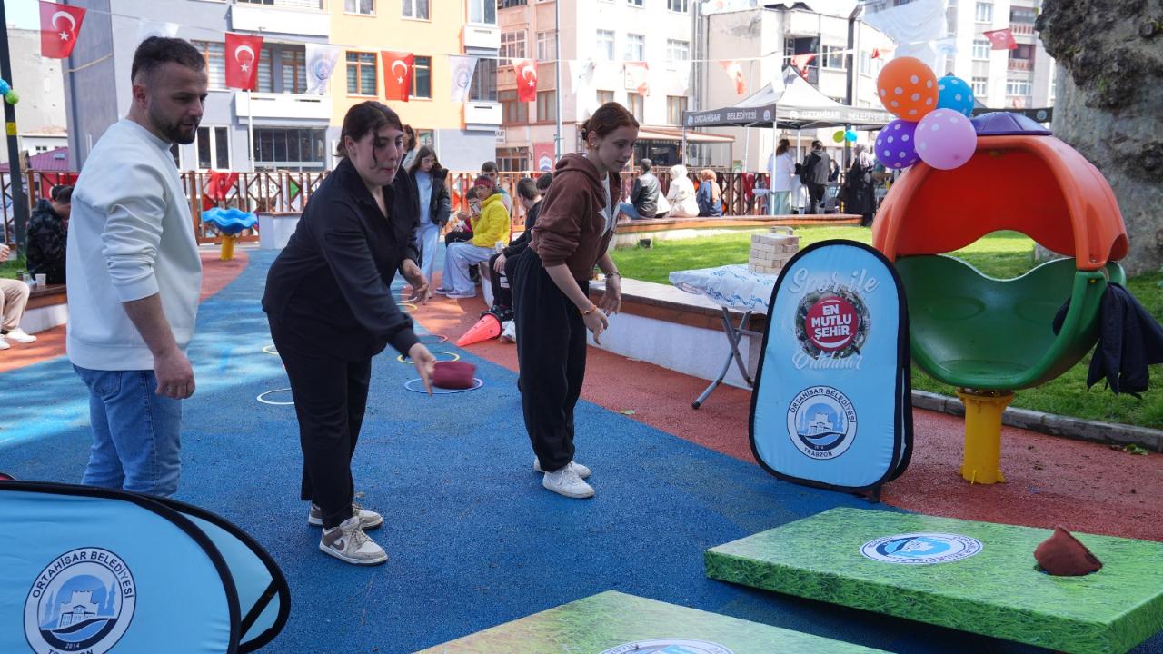 ORTAHİSAR’DA 'ÖZEL GÜLÜŞLER FESTİVALİ' YOĞUN İLGİ GÖRDÜ