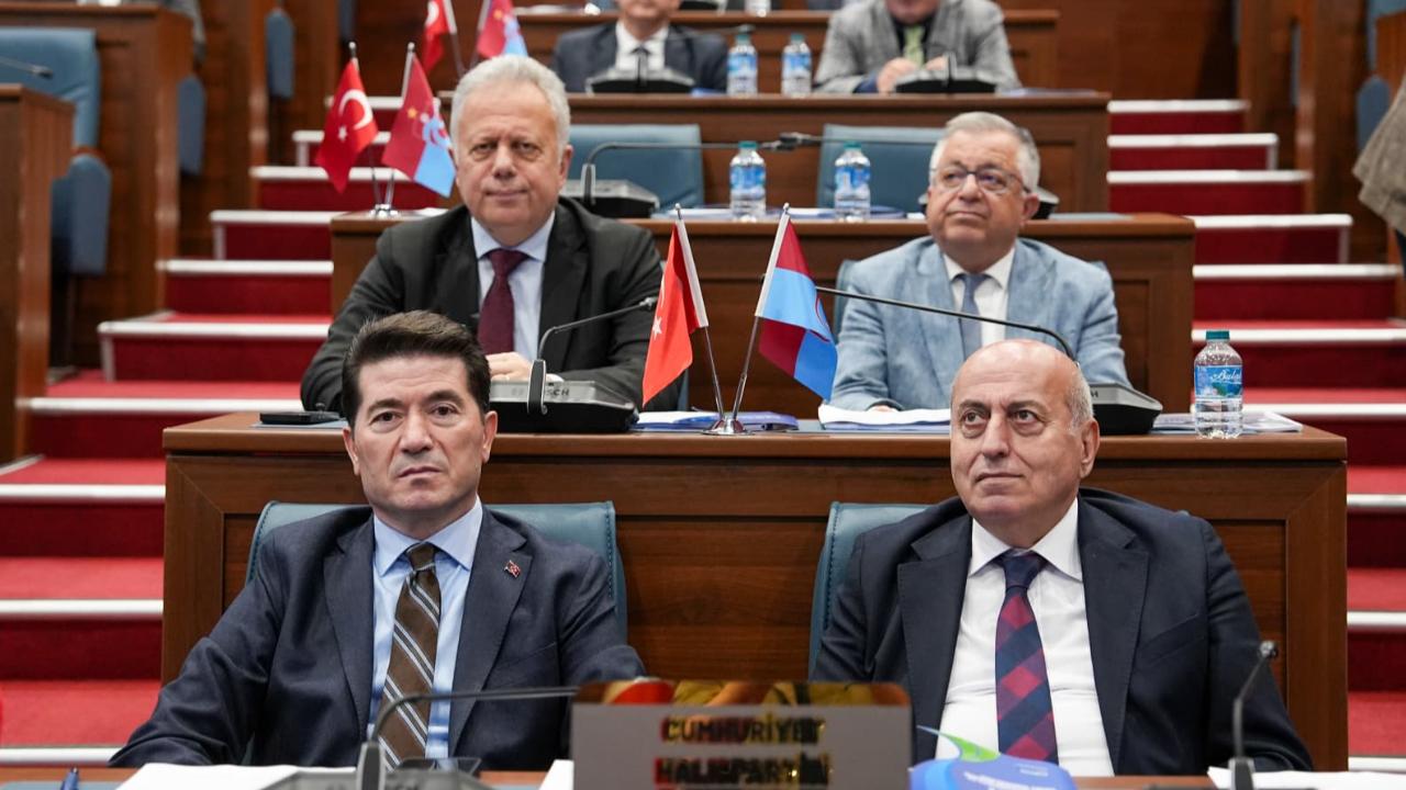 TRABZONSPOR’UN SİYASETE ALET EDİLMESİNE TEPKİ GÖSTERDİ