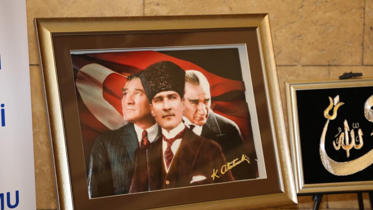 BAŞKAN GENÇ'TEN HÜKÜMLÜLERİN SANAT SERGİSİNE DESTEK