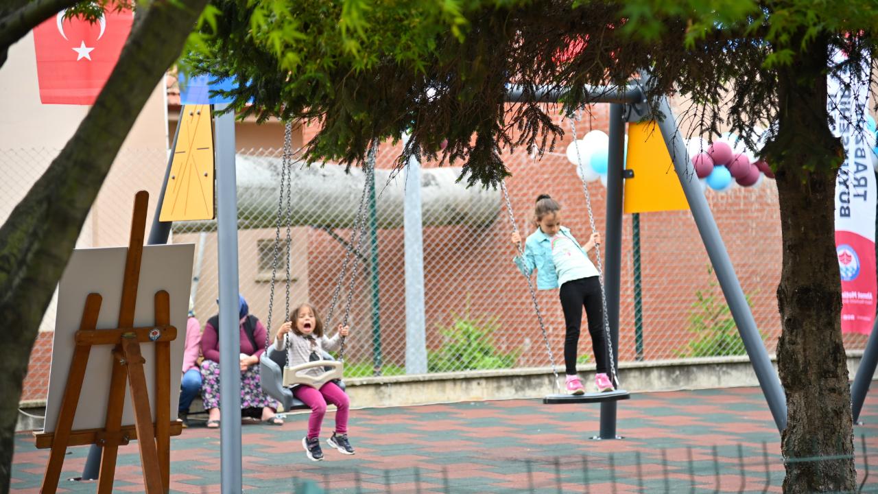 BEŞİKDÜZÜ’NDE 4 YENİ ÇOCUK PARKI HİZMETE AÇILDI