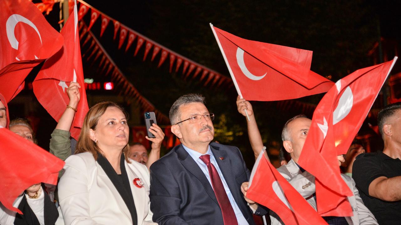 "15 TEMMUZ, KUTLU BİR DİRİLİŞİN ADIDIR"