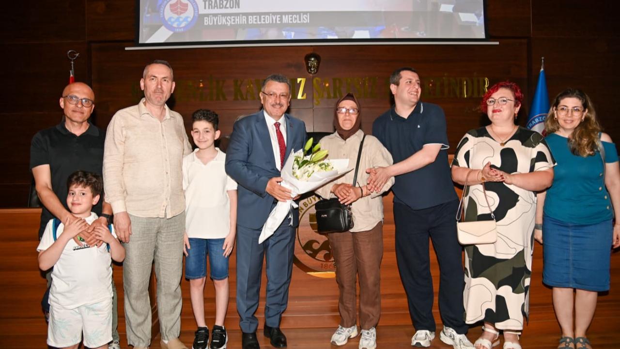 BAŞKAN GENÇ: DİNİ DEĞERLERİMİZLE KİMSE ALAY EDEMEZ
