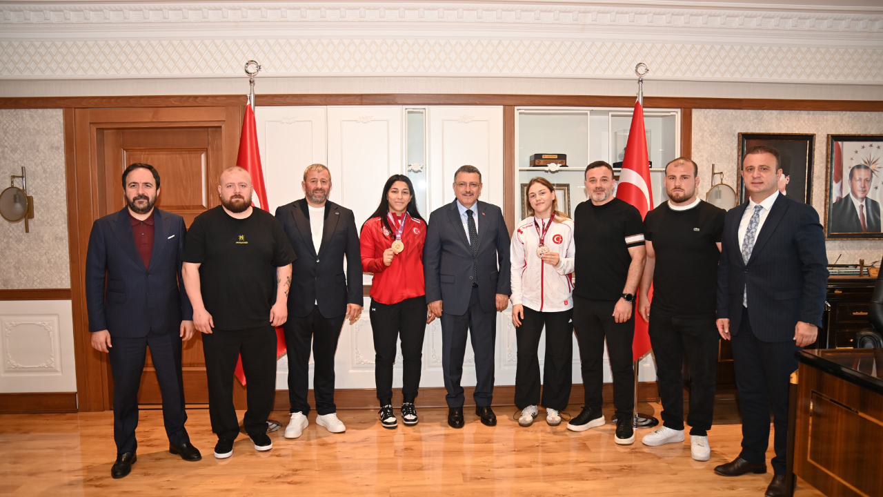 “BAYRAĞIMIZI GURURLA DALGALANDIRDINIZ”