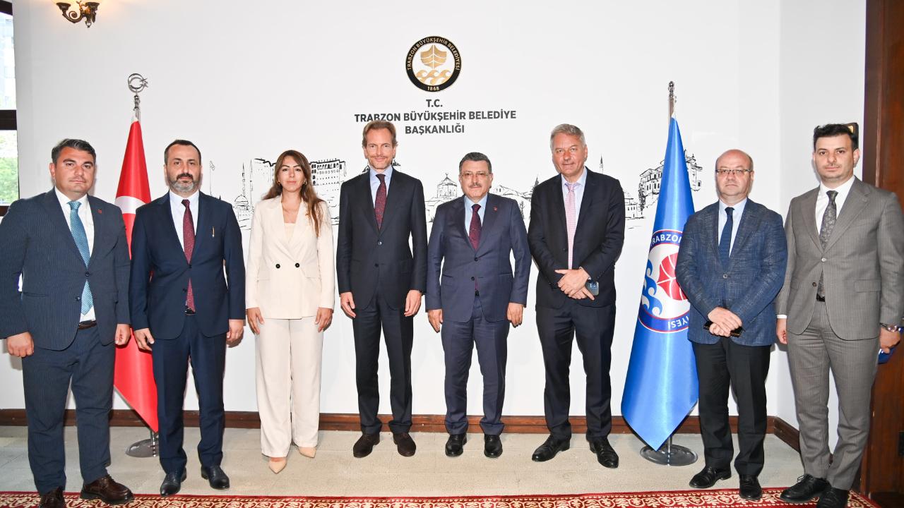 BÜYÜKELÇİ HENDRİK VAN DE VELDE’DEN BAŞKAN GENÇ’E ZİYARET