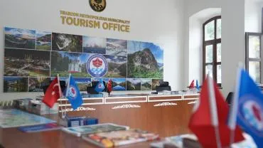 BÜYÜKŞEHİR'DEN TURİSTLERE 7 DİLDE DANIŞMANLIK HİZMETİ