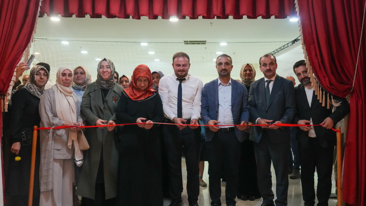 KURSİYERLERİN ESERLERİ SANATSEVERLERLE BULUŞTU